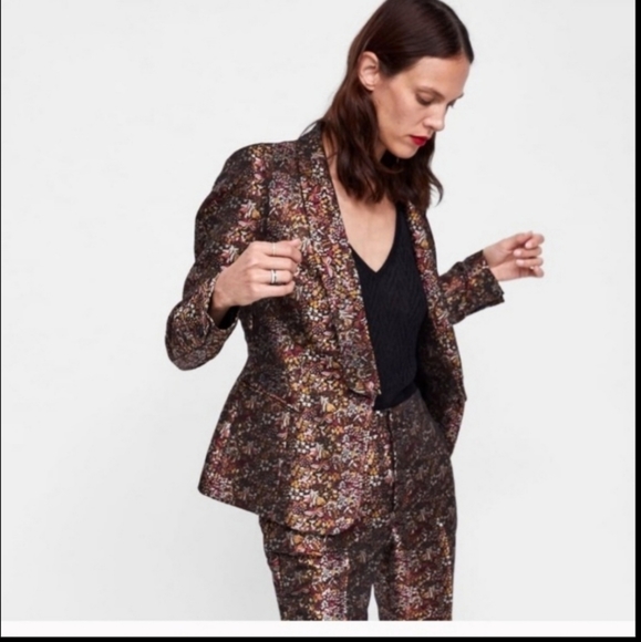 Metallic Floral Zara Blazer - Picture 6 of 6